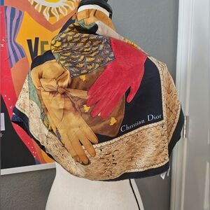 🧤Christian Dior🧣Les Gants “Glove Print” Vintage 100% Silk Scarf 35″ x 35″